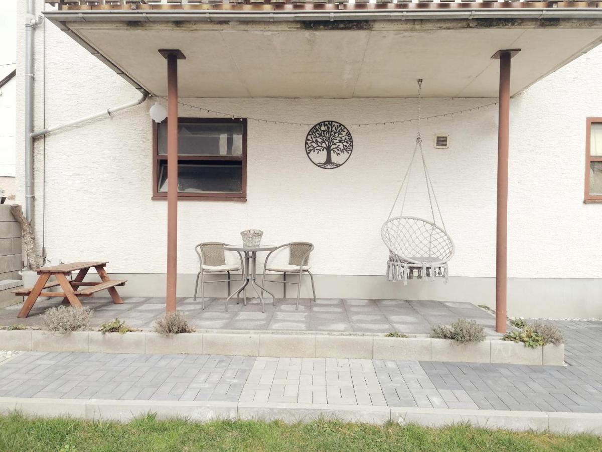 Ferienwohnung Christine Mit Sauna Und Whirlpool Utzerath Buitenkant foto